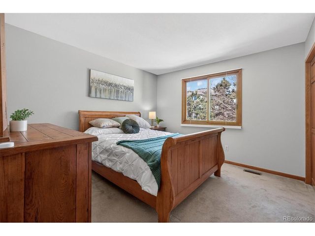 25924 Gateway Dr, Golden, CO 80401