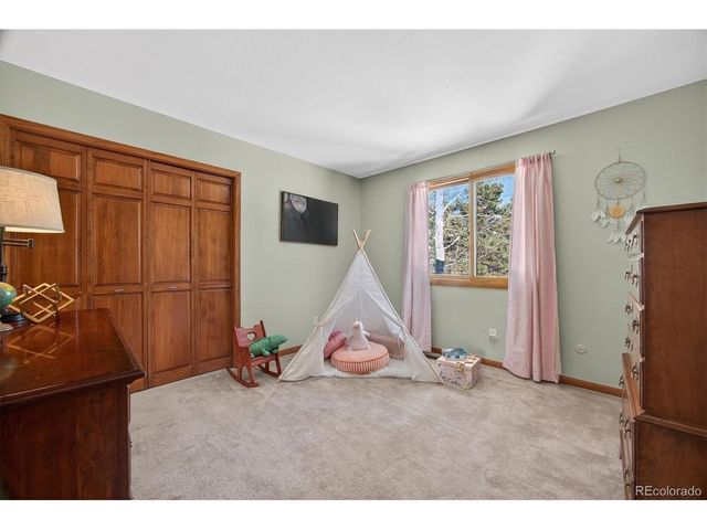 25924 Gateway Dr, Golden, CO 80401