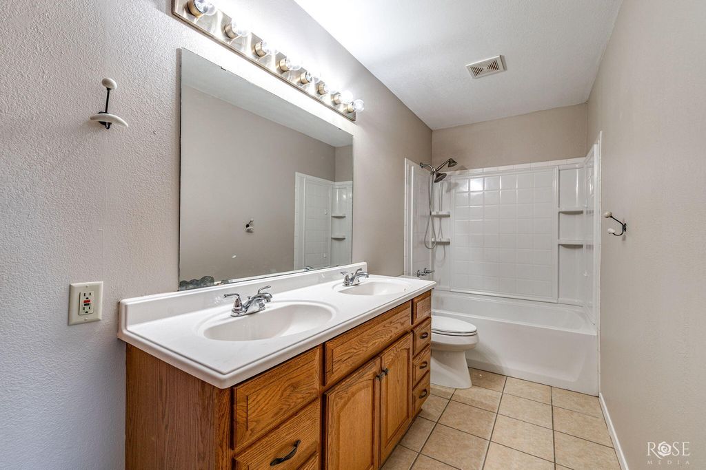 Image 19 of property listing at 138 Las Lomas Drive, San Angelo, TX 76904