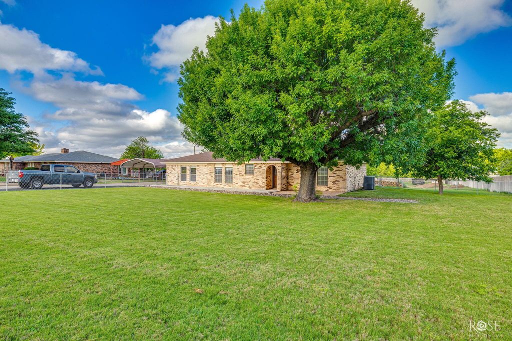 Image 4 of property listing at 138 Las Lomas Drive, San Angelo, TX 76904