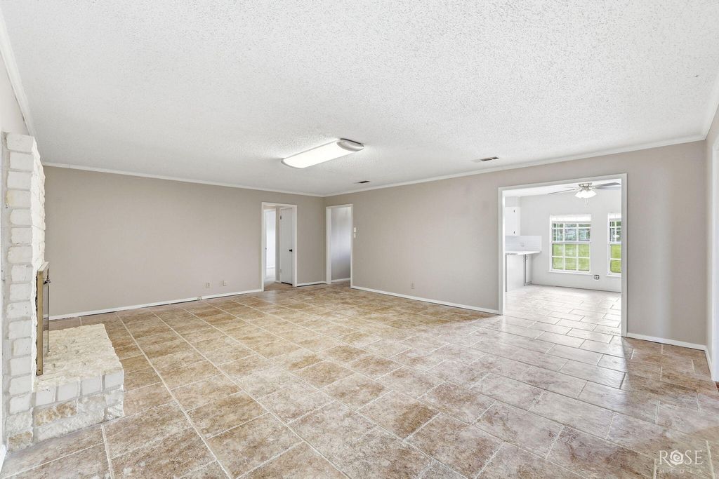 Image 8 of property listing at 138 Las Lomas Drive, San Angelo, TX 76904
