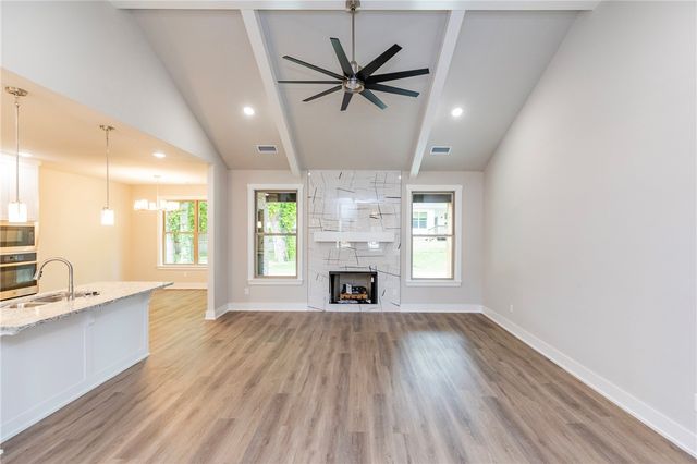 2101 N Dagan Street, Siloam Springs, AR 72761