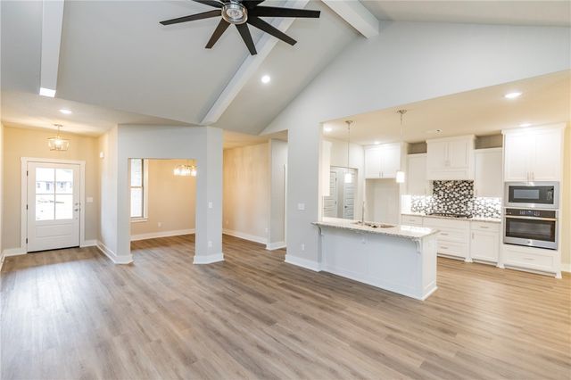 2101 N Dagan Street, Siloam Springs, AR 72761