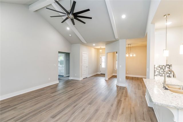 2101 N Dagan Street, Siloam Springs, AR 72761
