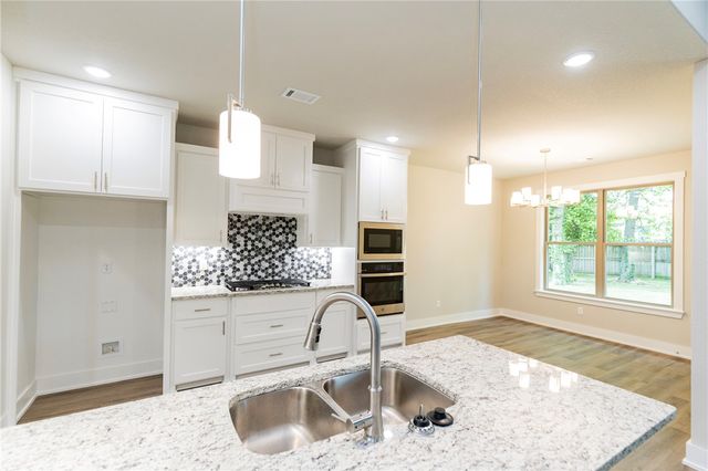 2101 N Dagan Street, Siloam Springs, AR 72761