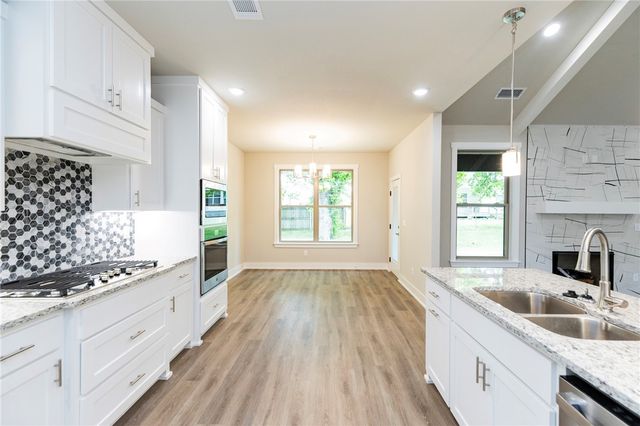2101 N Dagan Street, Siloam Springs, AR 72761