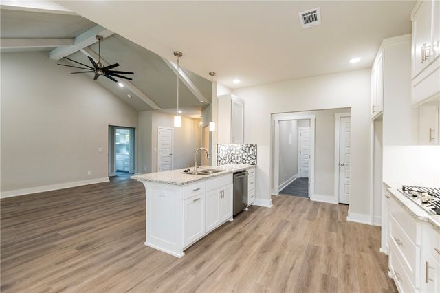 2101 N Dagan Street, Siloam Springs, AR 72761