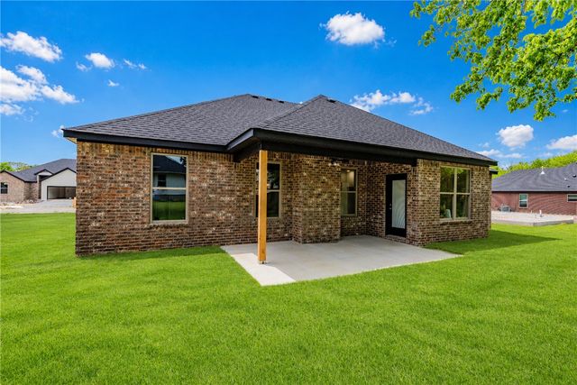 2101 N Dagan Street, Siloam Springs, AR 72761