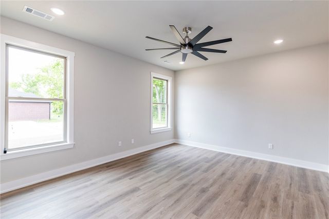 2101 N Dagan Street, Siloam Springs, AR 72761