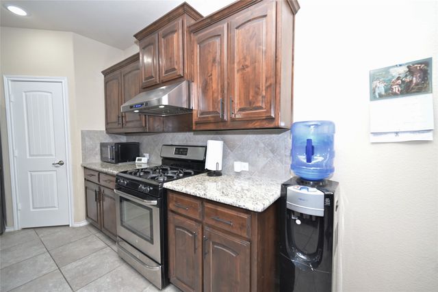 5021 Splitrock Drive, Denton, TX 76210