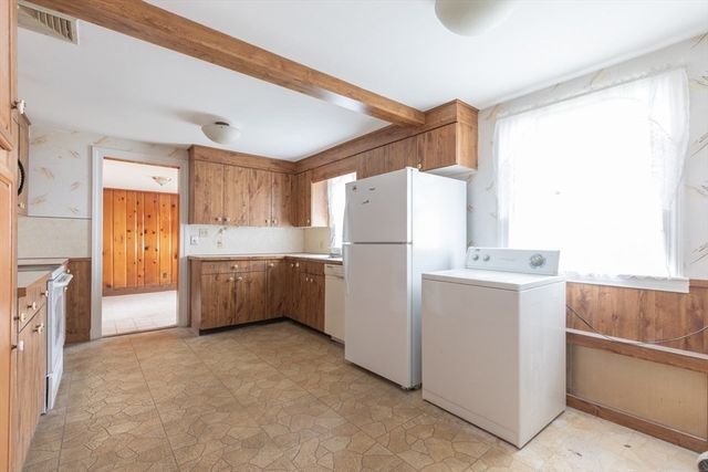 52 Keating St, Quincy, MA 02169