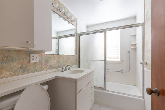 52 Keating St, Quincy, MA 02169
