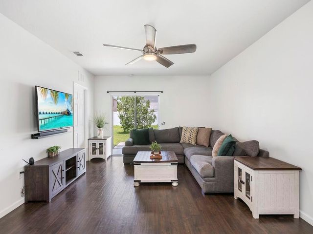 10057 SW Newberry Avenue, Port St Lucie, FL 34987