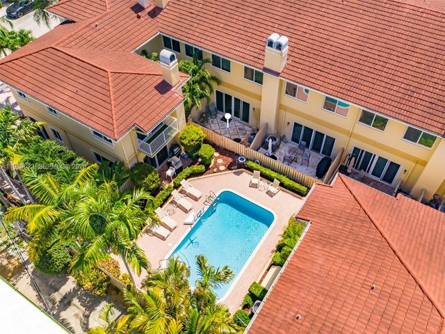 835 NE 17th Way, Fort Lauderdale, FL 33304