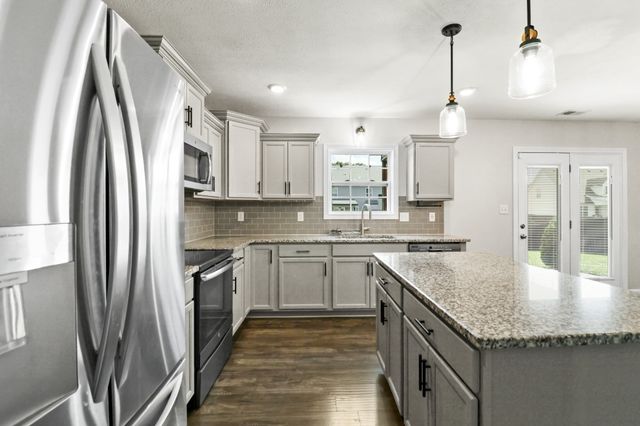 1148 Christian James Dr, Clarksville, TN 37043