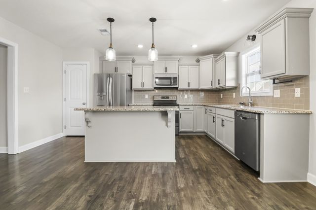 1148 Christian James Dr, Clarksville, TN 37043