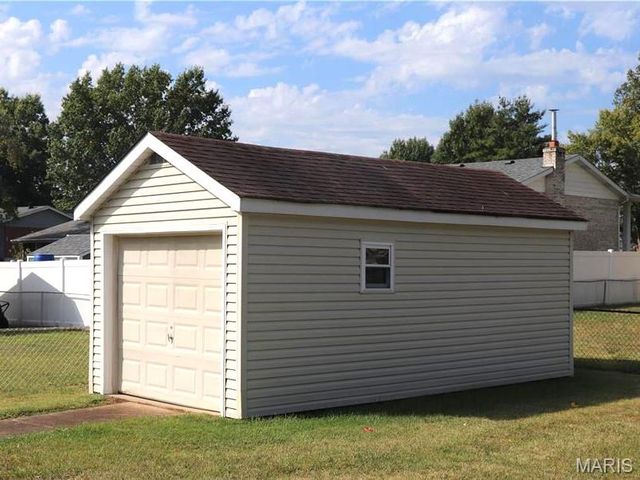 5845 Cranberry Drive, Imperial, MO 63052