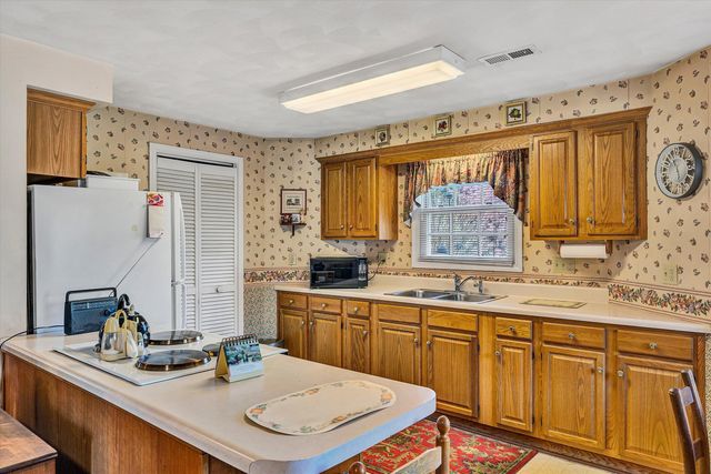 1505 Ashley DR, Salem, VA 24153