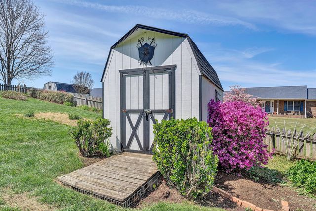 1505 Ashley DR, Salem, VA 24153