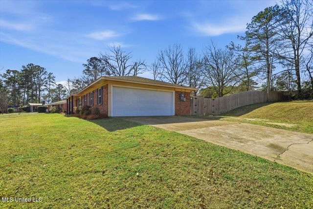 100 Rollingwood Drive, Brandon, MS 39042