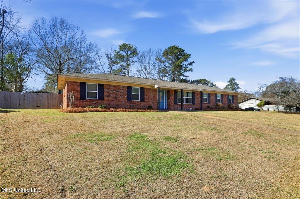 100 Rollingwood Drive, Brandon, MS 39042