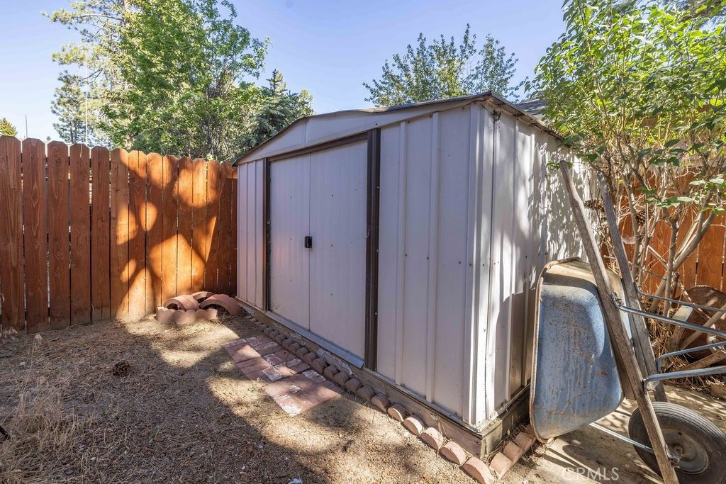 Image 27 of property listing at 1332 Midway, Big Bear, CA 92314