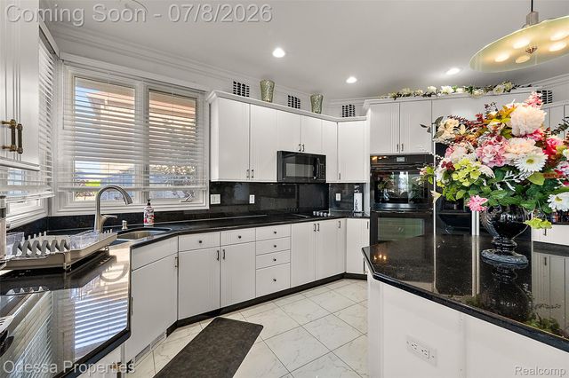 12984 Azure Drive, Shelby Charter Township, MI 48315