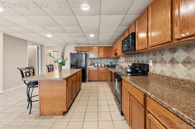12984 Azure Drive, Shelby Charter Township, MI 48315