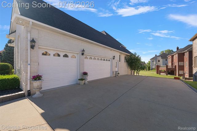 12984 Azure Drive, Shelby Charter Township, MI 48315