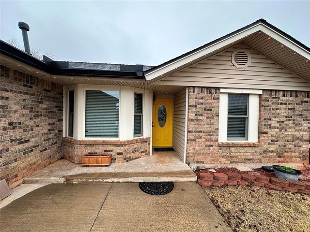 2221 NE 8th Street, Moore, OK 73160