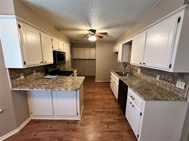 2221 NE 8th Street, Moore, OK 73160