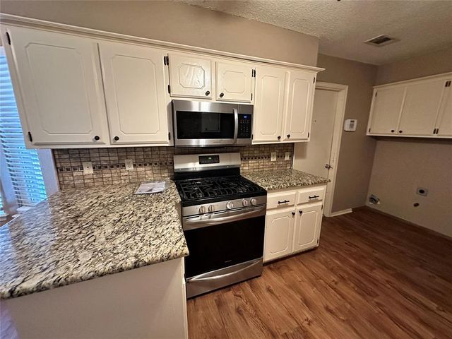 2221 NE 8th Street, Moore, OK 73160