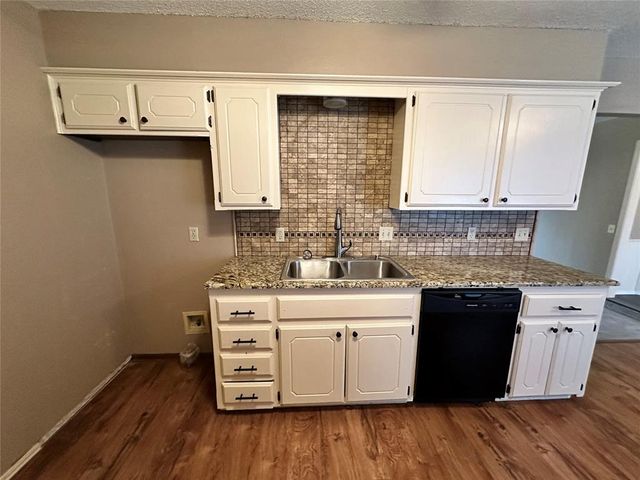 2221 NE 8th Street, Moore, OK 73160