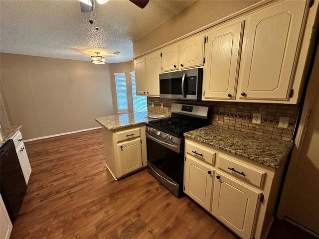 2221 NE 8th Street, Moore, OK 73160