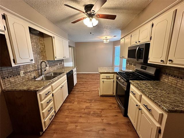 2221 NE 8th Street, Moore, OK 73160