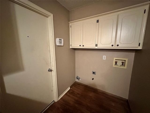 2221 NE 8th Street, Moore, OK 73160