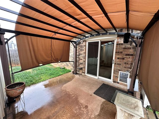 2221 NE 8th Street, Moore, OK 73160