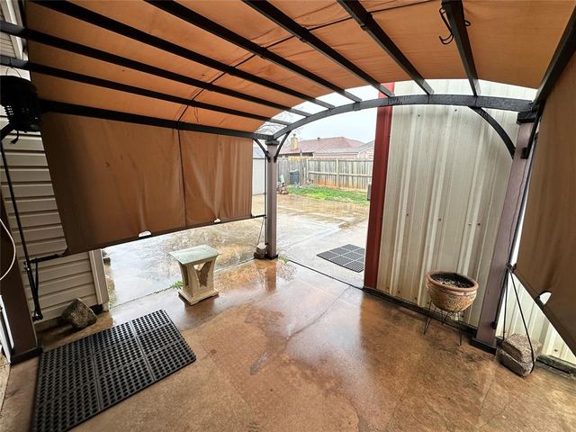 2221 NE 8th Street, Moore, OK 73160