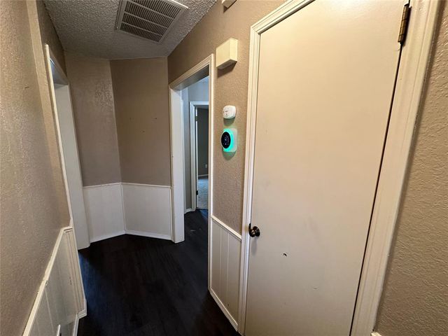 2221 NE 8th Street, Moore, OK 73160