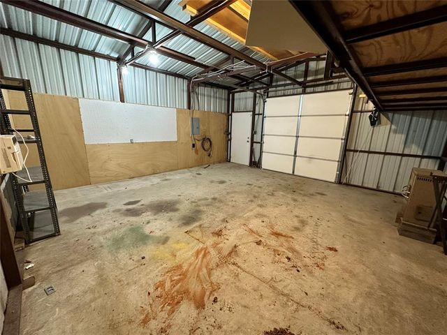 2221 NE 8th Street, Moore, OK 73160