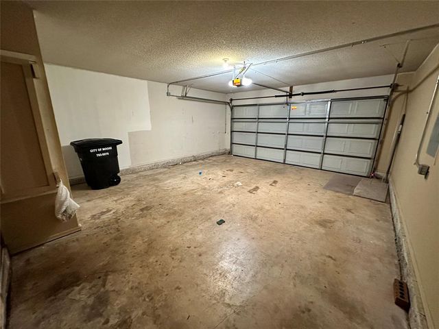 2221 NE 8th Street, Moore, OK 73160