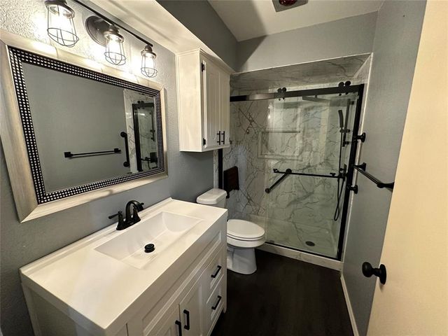 2221 NE 8th Street, Moore, OK 73160