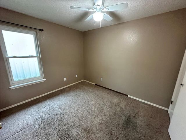 2221 NE 8th Street, Moore, OK 73160