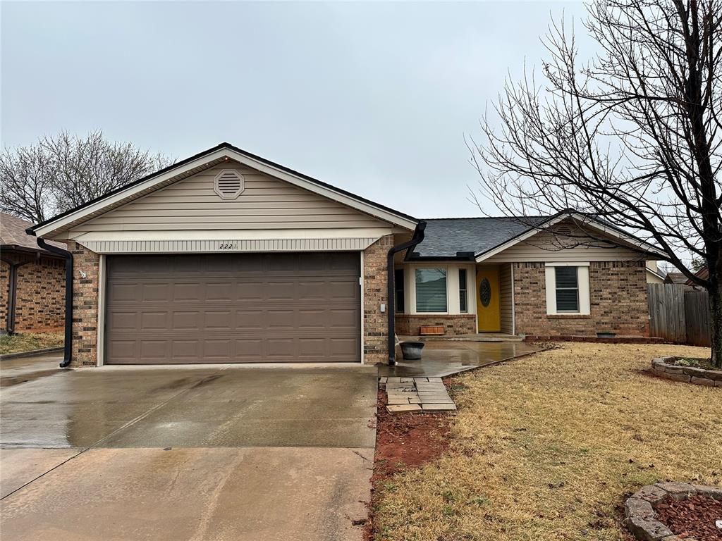 2221 NE 8th Street, Moore, OK 73160