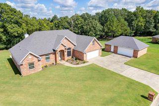 9196 Forest Hills Drive, Fayetteville, AR 72704
