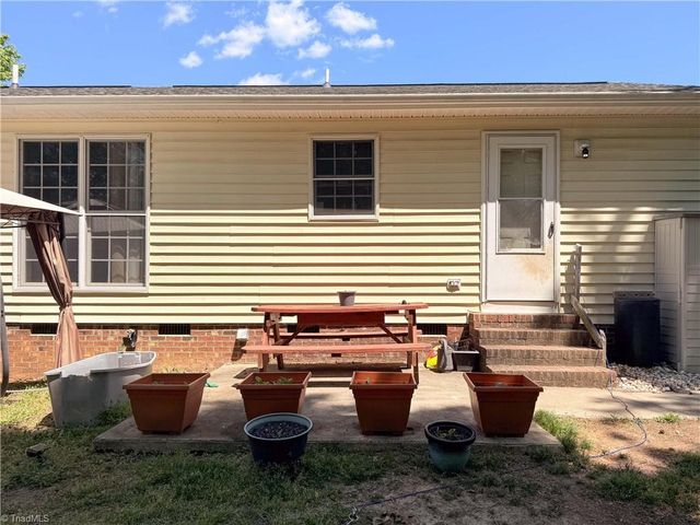 1852 Burch Run Drive, Burlington, NC 27217
