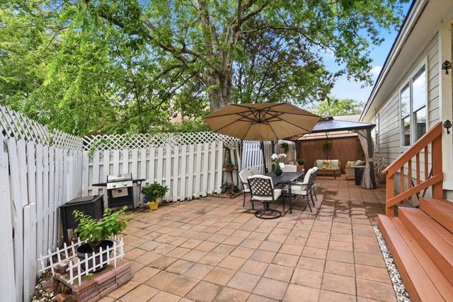 267 Mooring CIR A, Lakeway, TX 78734