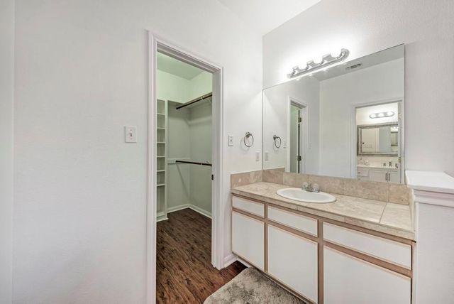 267 Mooring CIR A, Lakeway, TX 78734