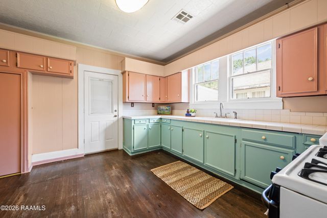 1114 S Court Street, Opelousas, LA 70570