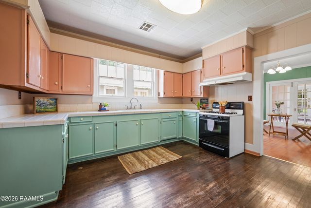 1114 S Court Street, Opelousas, LA 70570
